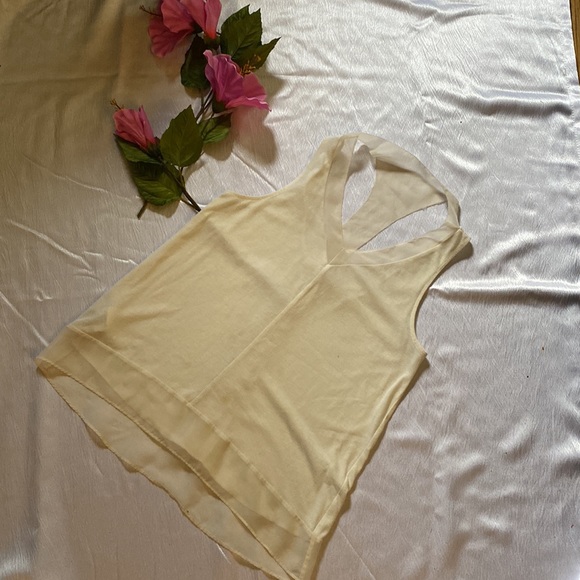 🤍🤍🤍BCBG OFF WHITE SILK TOP Medium🤍🤍🤍 - Picture 3 of 5